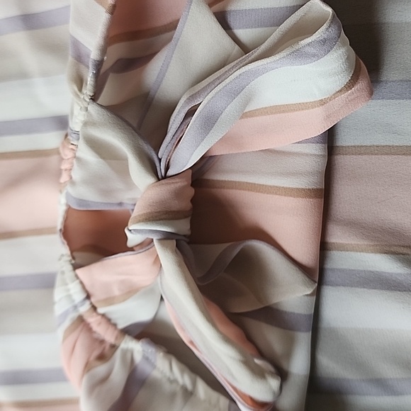 Guess women's pullover blouse - Picture 3 of 8